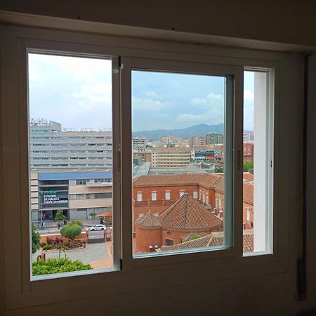 Habitacion Privada Centro Malaga Cerca Tren Maria Zambrano Y Playa Muy Buena Conexion Wifi Luaran gambar