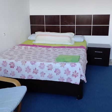 Habitacion Privada Centro Malaga Cerca Tren Maria Zambrano Y Playa Muy Buena Conexion Wifi Luaran gambar