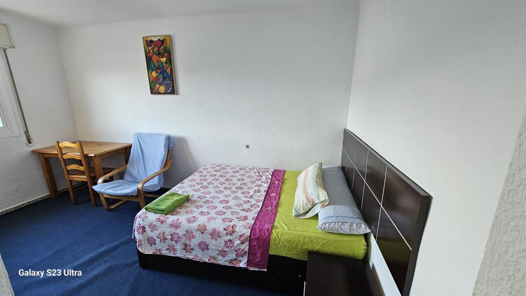 Habitacion Privada Centro Malaga Cerca Tren Maria Zambrano Y Playa Muy Buena Conexion Wifi Luaran gambar