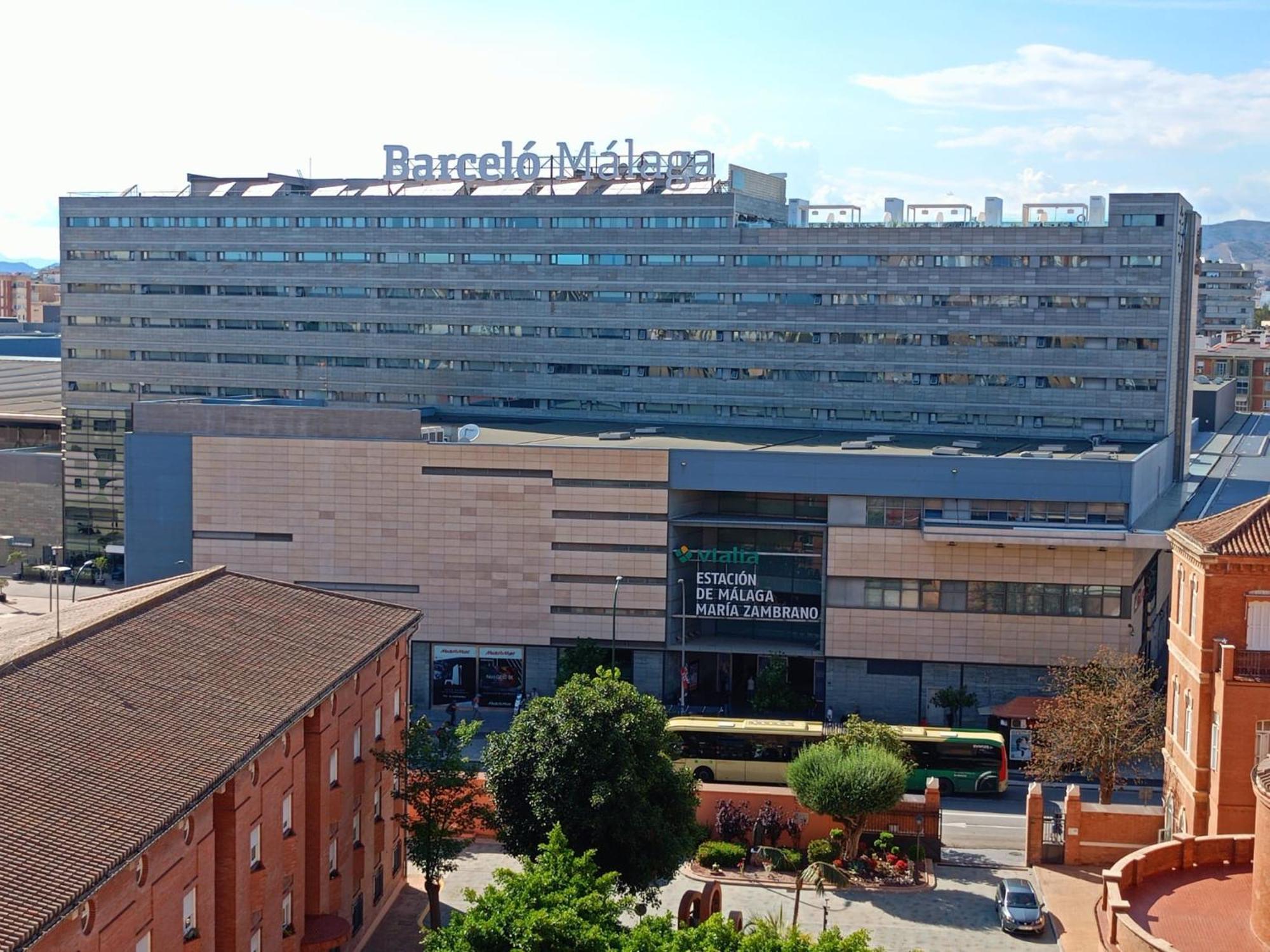 Habitacion Privada Centro Malaga Cerca Tren Maria Zambrano Y Playa Muy Buena Conexion Wifi Luaran gambar