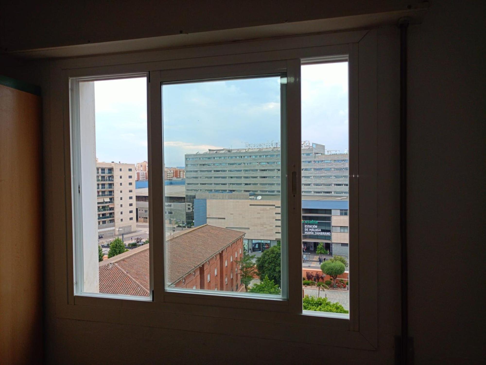 Habitacion Privada Centro Malaga Cerca Tren Maria Zambrano Y Playa Muy Buena Conexion Wifi Luaran gambar