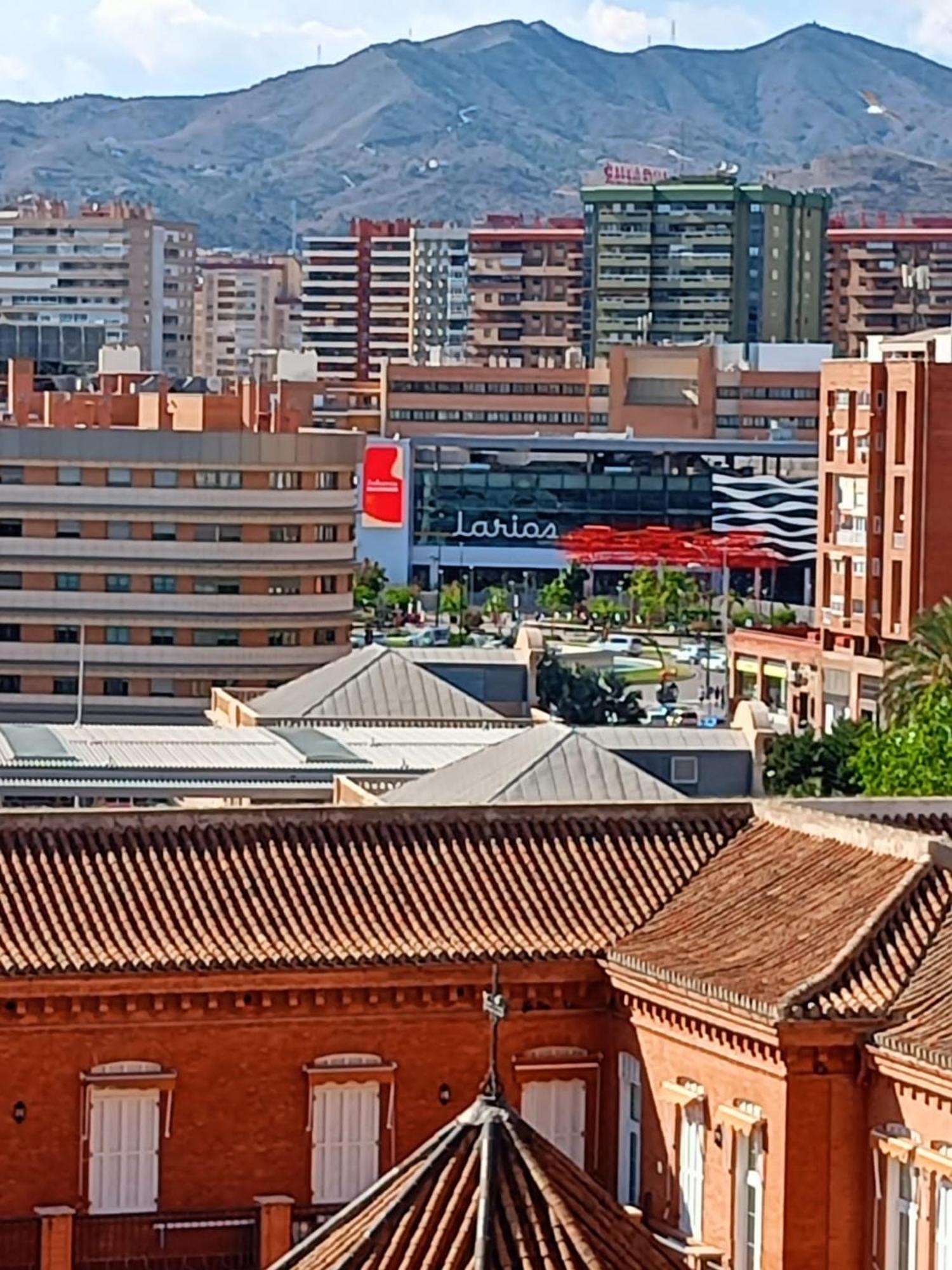 Habitacion Privada Centro Malaga Cerca Tren Maria Zambrano Y Playa Muy Buena Conexion Wifi Luaran gambar