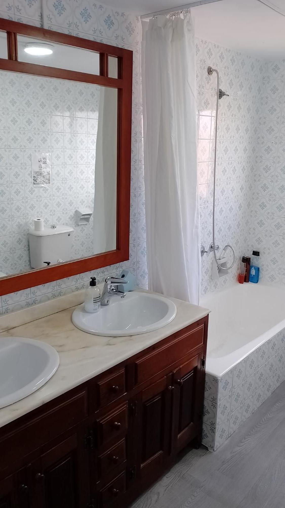 Habitacion Privada Centro Malaga Cerca Tren Maria Zambrano Y Playa Muy Buena Conexion Wifi Luaran gambar