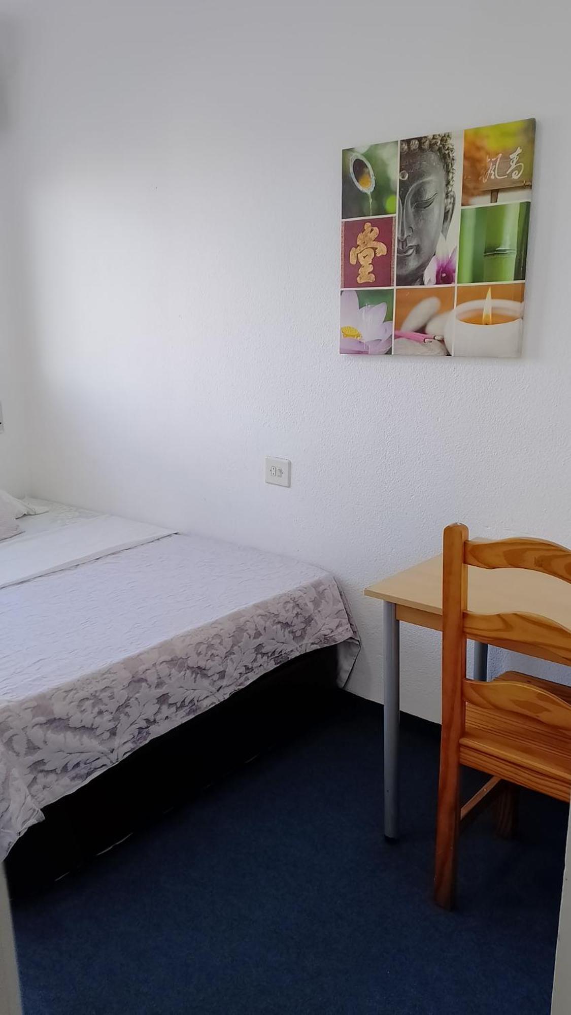 Habitacion Privada Centro Malaga Cerca Tren Maria Zambrano Y Playa Muy Buena Conexion Wifi Luaran gambar