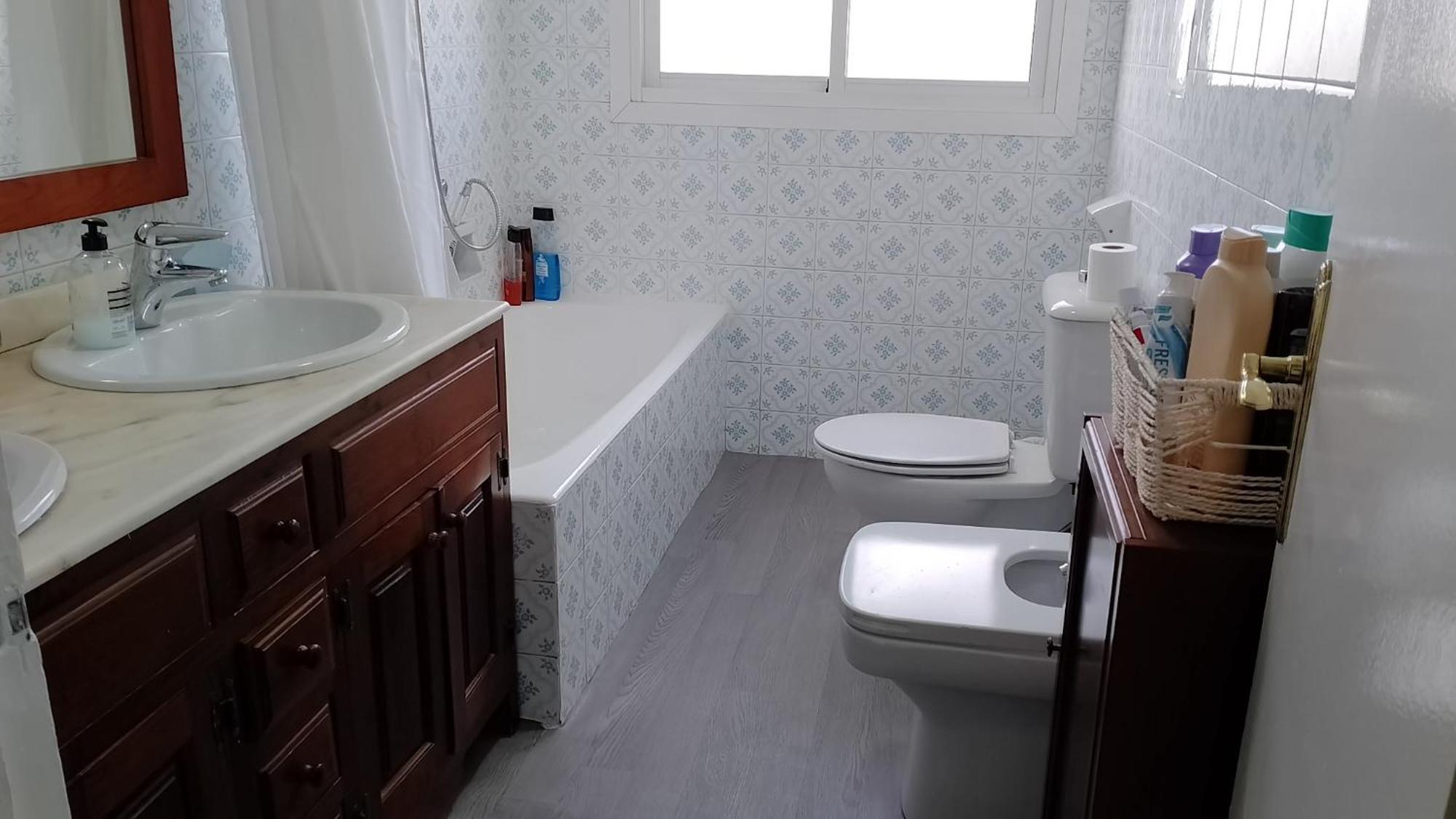 Habitacion Privada Centro Malaga Cerca Tren Maria Zambrano Y Playa Muy Buena Conexion Wifi Luaran gambar