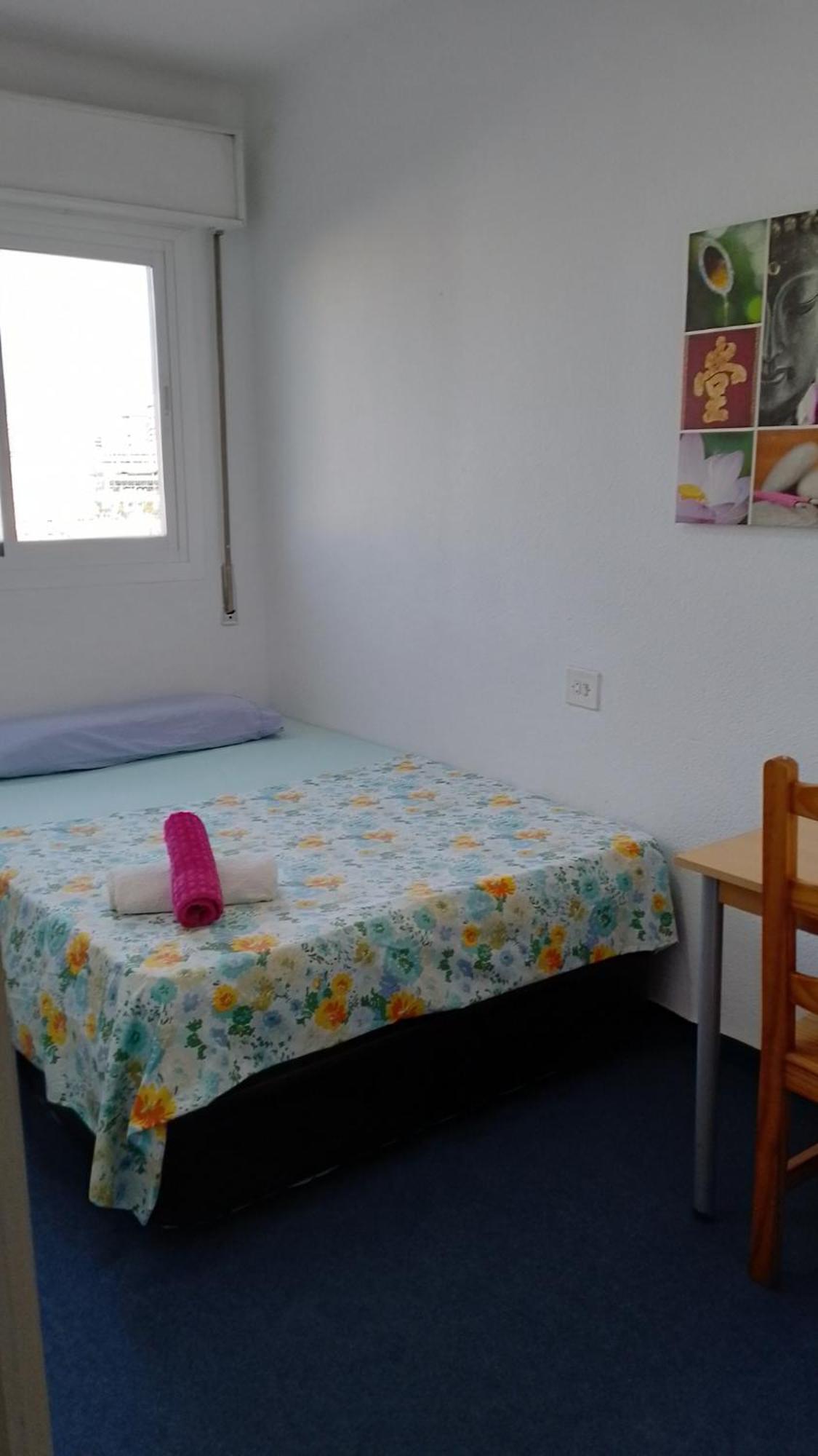 Habitacion Privada Centro Malaga Cerca Tren Maria Zambrano Y Playa Muy Buena Conexion Wifi Luaran gambar