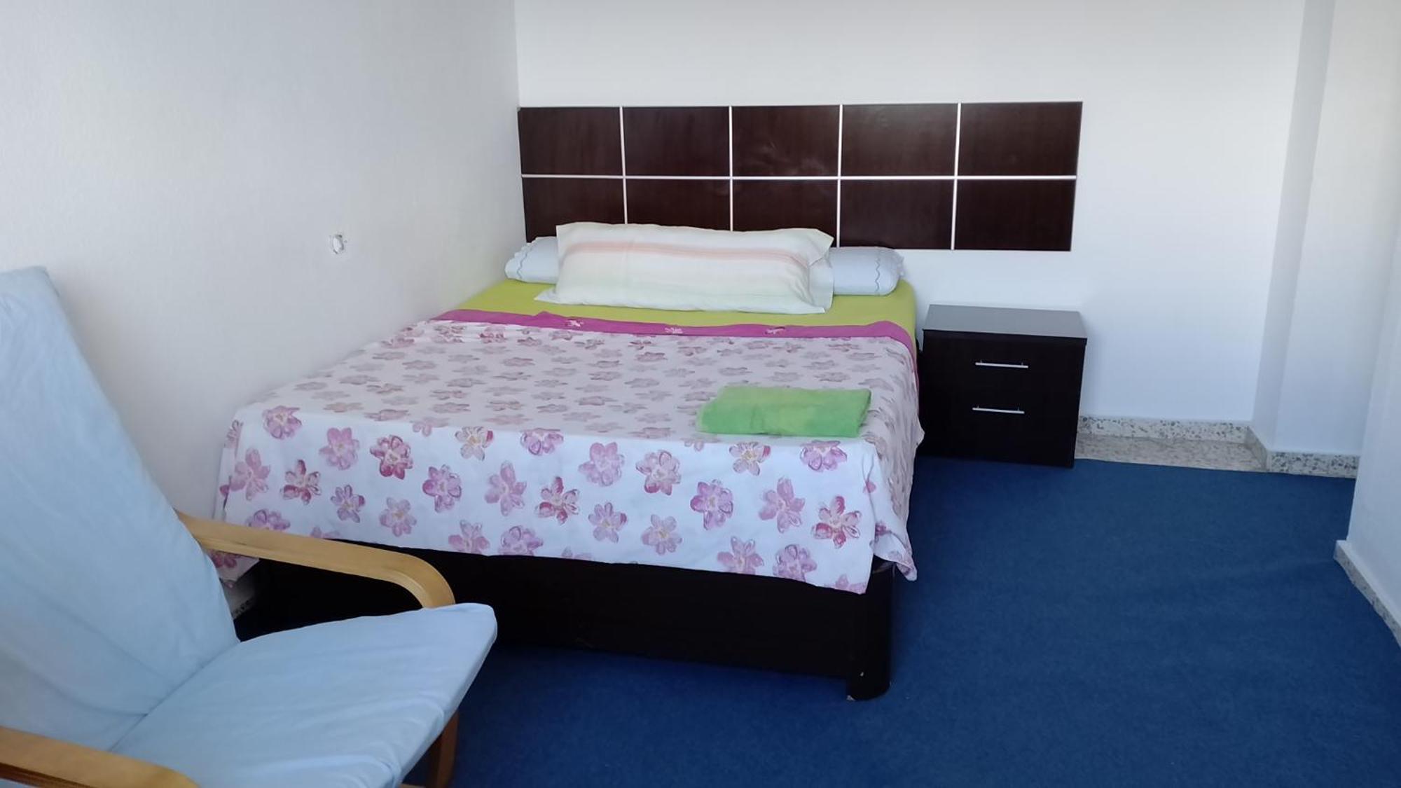 Habitacion Privada Centro Malaga Cerca Tren Maria Zambrano Y Playa Muy Buena Conexion Wifi Luaran gambar