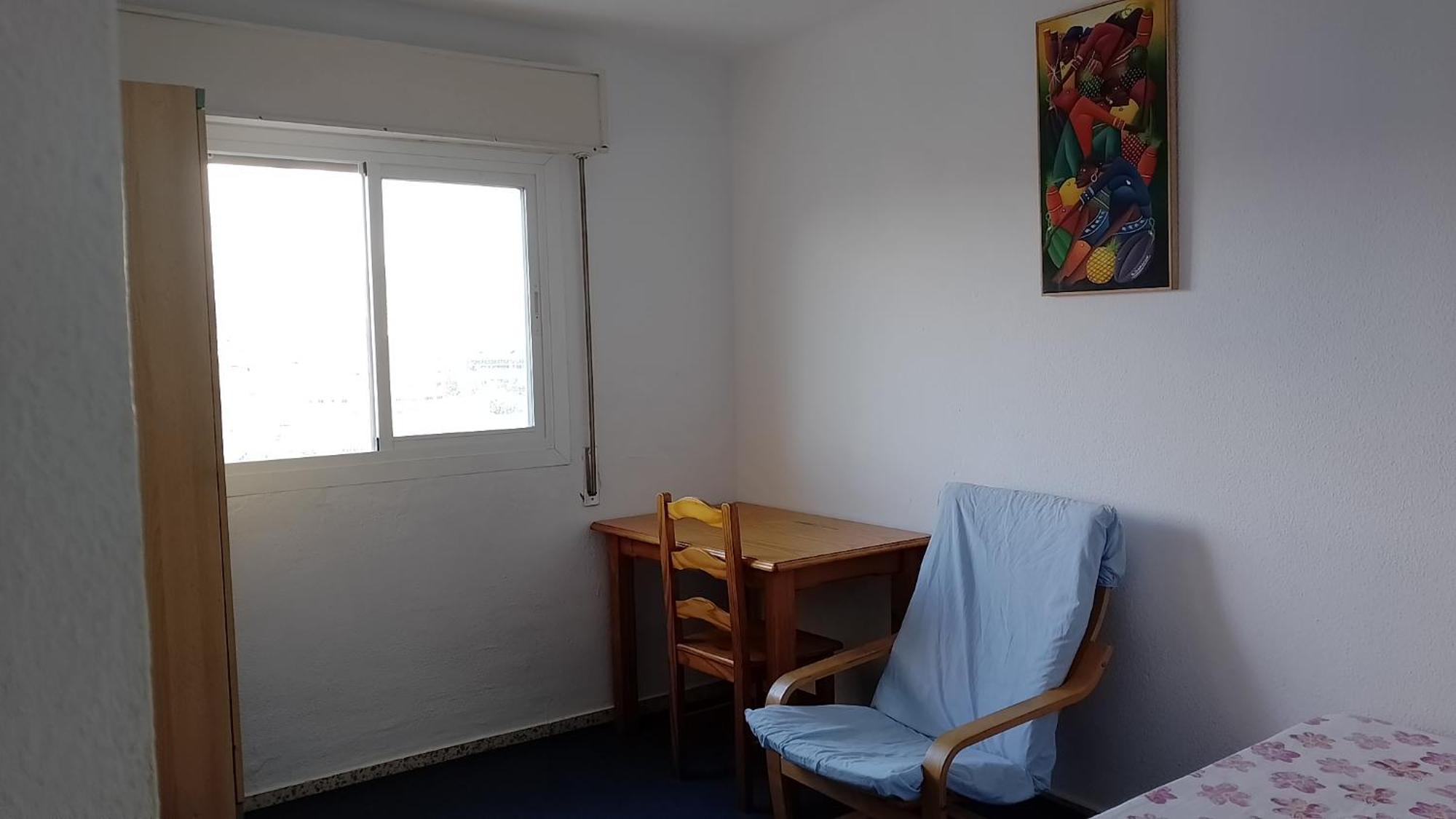 Habitacion Privada Centro Malaga Cerca Tren Maria Zambrano Y Playa Muy Buena Conexion Wifi Luaran gambar